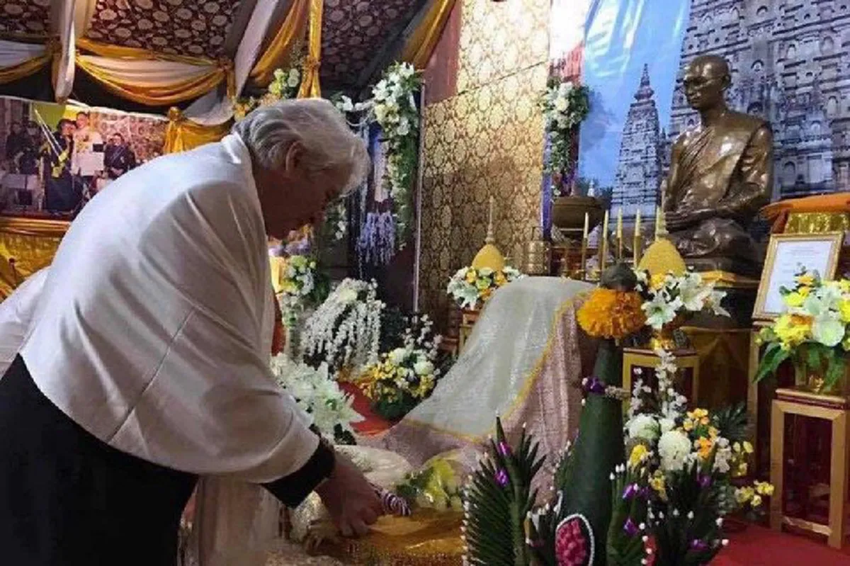 ไม่ว่าชาติไหนก็ต่างสำนึกในพระมหากรุณาธิคุณ  ... "ริชาร์ด เกียร์" นักแสดงฮอลลีวูด ผู้เลื่อมใสศาสนาพุทธ เดินทางถวายราชสดุดีในหลวงร.9 ด้วยตนเอง