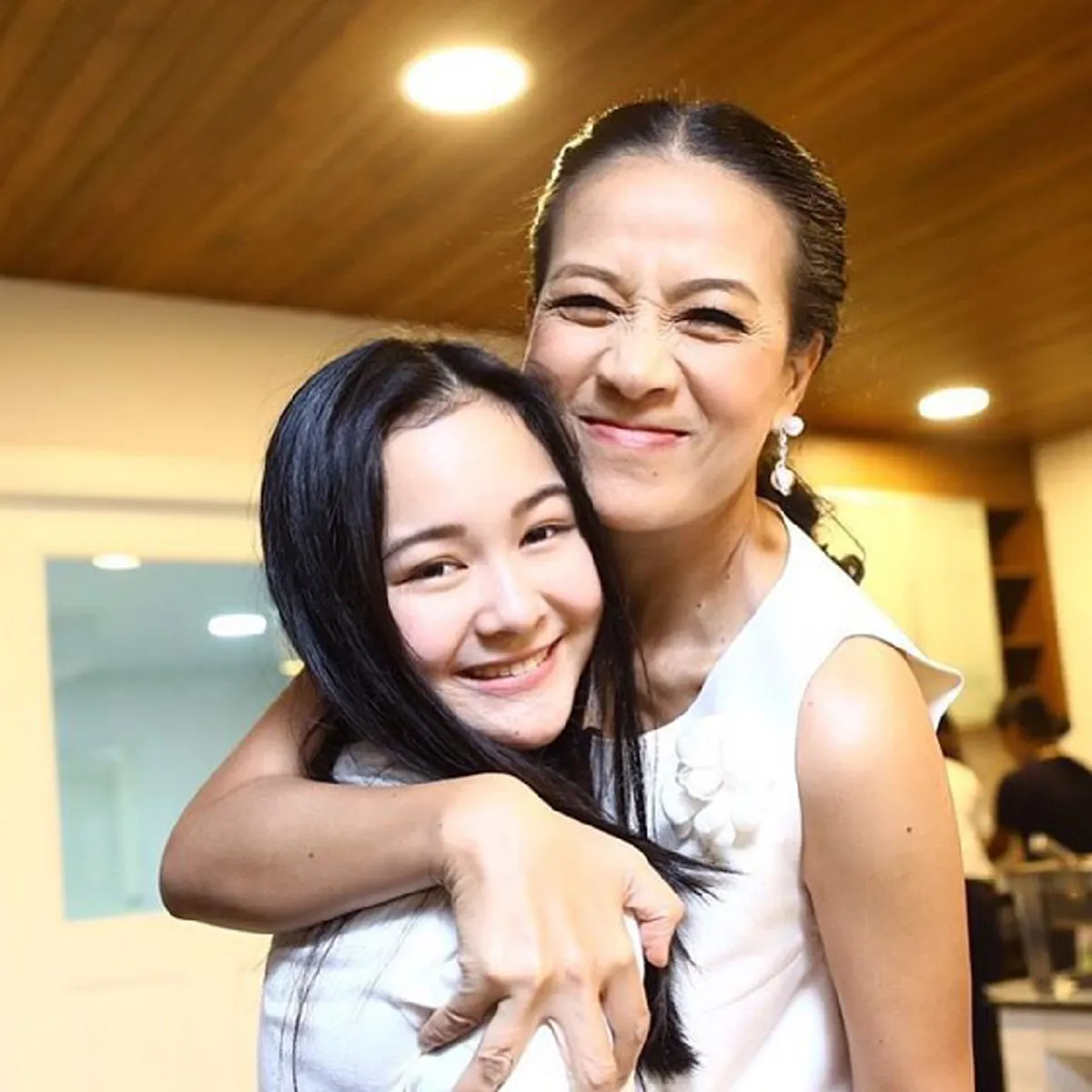 ลูกขอมาแม่จัดให้!!! เมื่อ "กบ ปภัสรา" พาผู้ชายที่ลูกสาวชอบ มาเซอร์ไพร้ในงานวันเกิด งานนี้ถึงกับกรี๊ดสนั่นฟินแทนเลย!!! (มีภาพ)