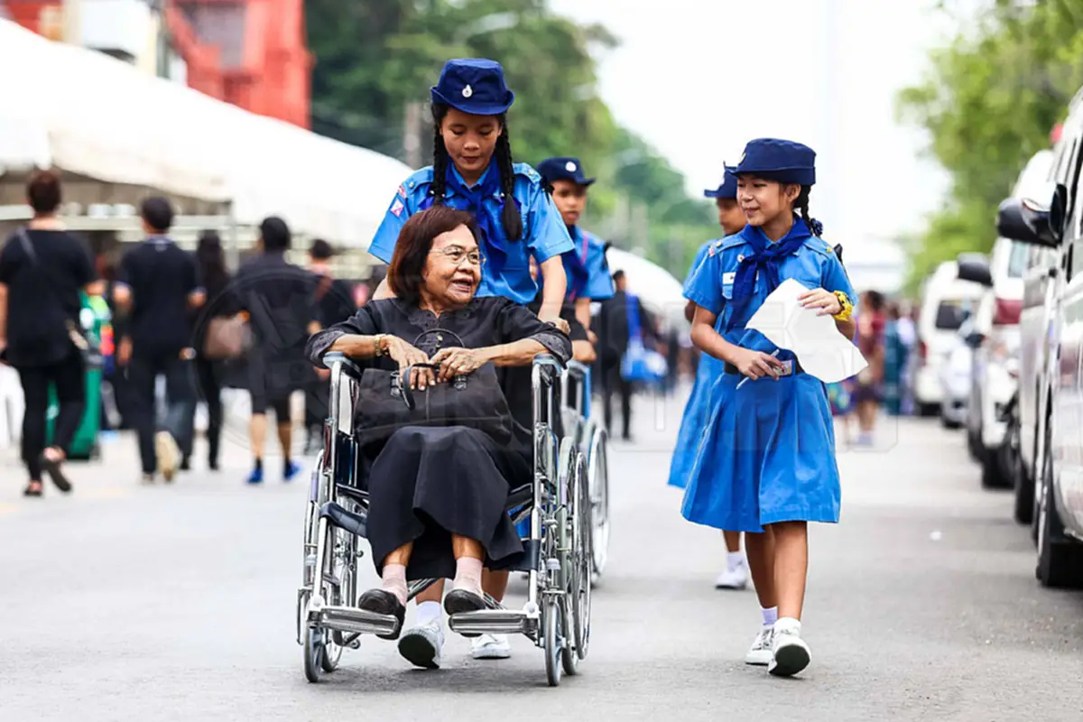 ความอัศจรรย์เกิดขึ้น!!!คนไทยใจหายครบ100วันที่พระองค์ท่านจากเราไป...ดวงใจเป็นหนึ่งเดียว