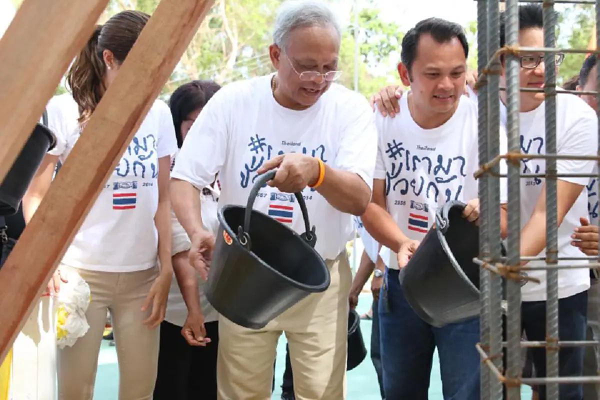 "กำนันสุเทพ" ยิ้มแก้มปริ นำวางศิลาฤกษ์ "วิทยาลัยอาชีวศึกษาภาวนาโพธิคุณ" (ชมคลิป)