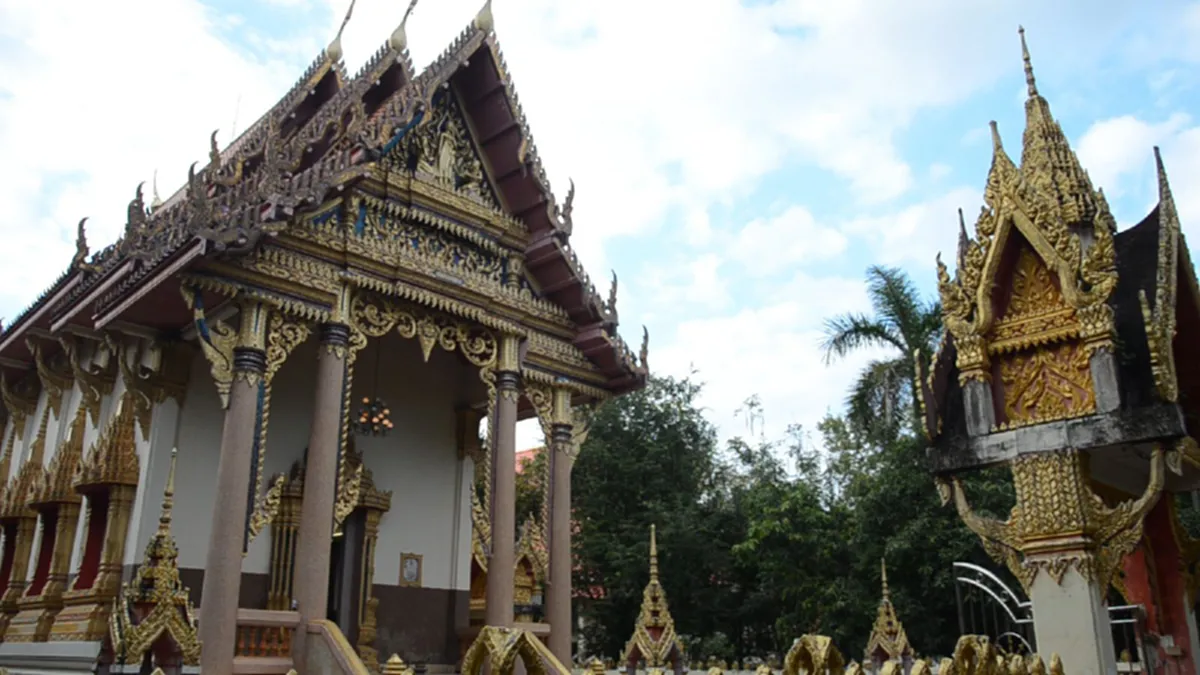 ยังร้องไห้ทุกวัน... พระครูวัดดัง เล่าถึงในหลวง ร.9 เมื่อครั้งเสด็จมายกช่อฟ้าโบสถ์ พร้อมสั่งขุดลอกหนองสวรรค์ให้พสกนิกรได้มีน้ำทำการเกษตร 