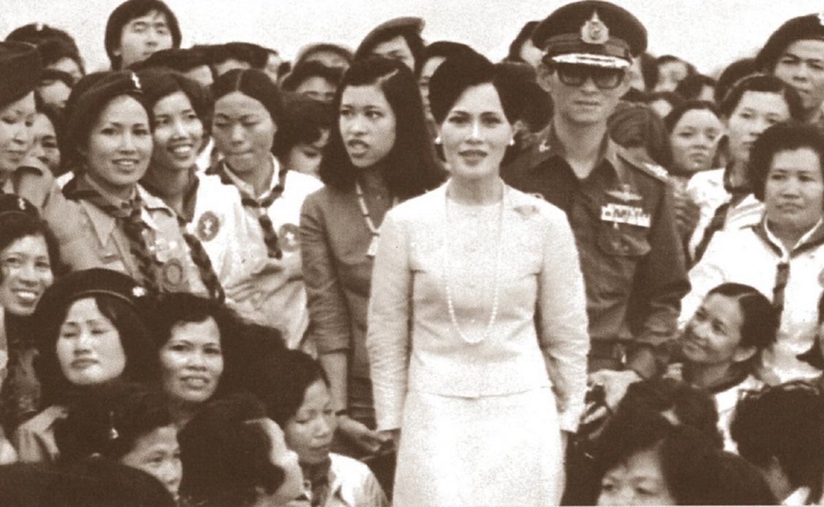 "ก่อนตายขอให้ได้เห็นในหลวงเป็นบุญตาสักครั้งก็ยังดี" ความในใจที่คนไทยบอกในหลวงรัชกาลที่๙