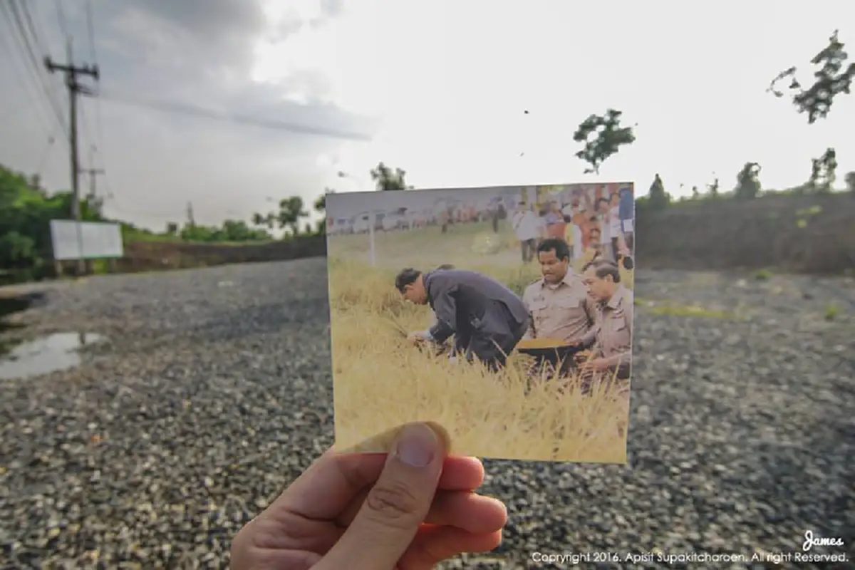 แชร์สนั่น!! "ช่างภาพหนุ่ม" เดินทางตามรอย พระบรมฉายาลักษณ์ ในหลวง ร.9 บันทึก 11 สถานที่จริง "ที่ที่พ่อไป"