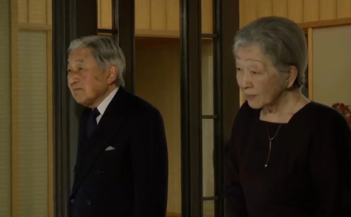 ภาพแห่งความรัก !!! ประทับใจมิรู้ลืม สมเด็จพระจักรพรรดินีญี่ปุ่น ทรงประคอง ฟ้าหญิงจุฬาภรณ์  ...สัมพันธ์อันแน่นแฟ้น ทั้งยามสุขและยามเศร้า 