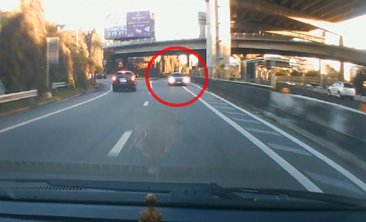 มักง่ายไปป่ะ !!!! BMWสุดมึนขับรถย้อนศร ขาลงทางด่วนสุขุมวิท62เสี่ยงชนสยองหวาดเสียวสุด ๆ !!??!! (คลิป)