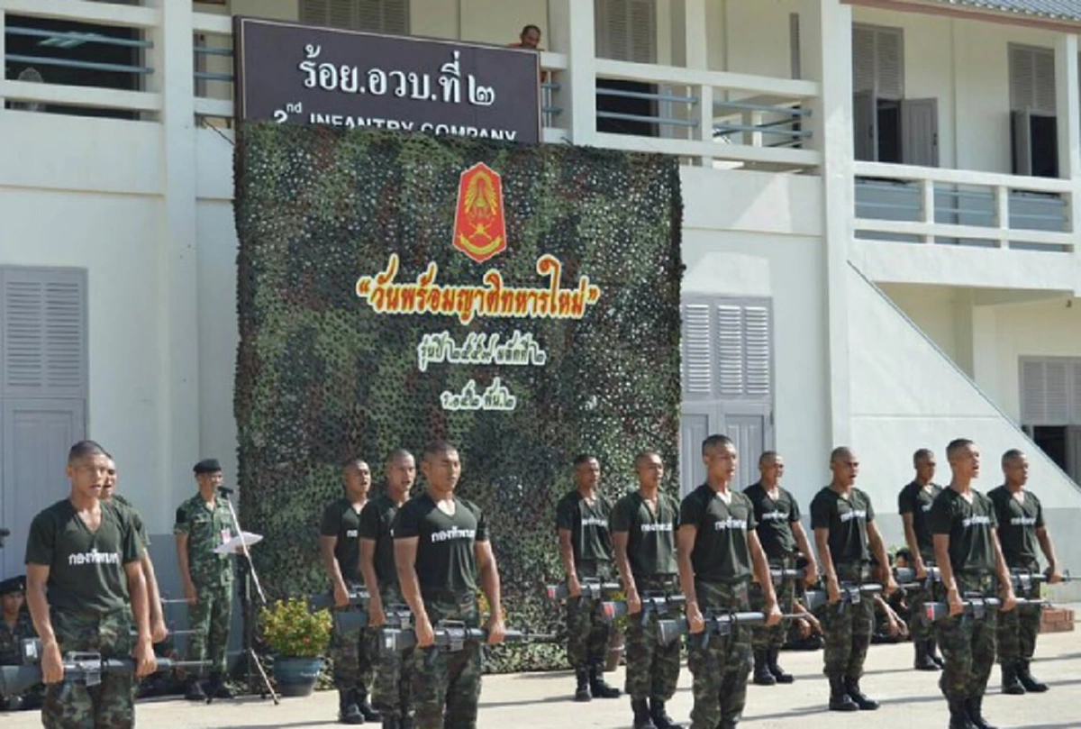 มีความซึ้ง!!! ทหารใหม่ค่ายสิรินธร ปัตตานี ถึงกับสุดกลั้นหลั่งน้ำตาลูกผู้ชาย โผกอดแม่ หลังเข้าฝึกนานนับเดือน (ภาพ)