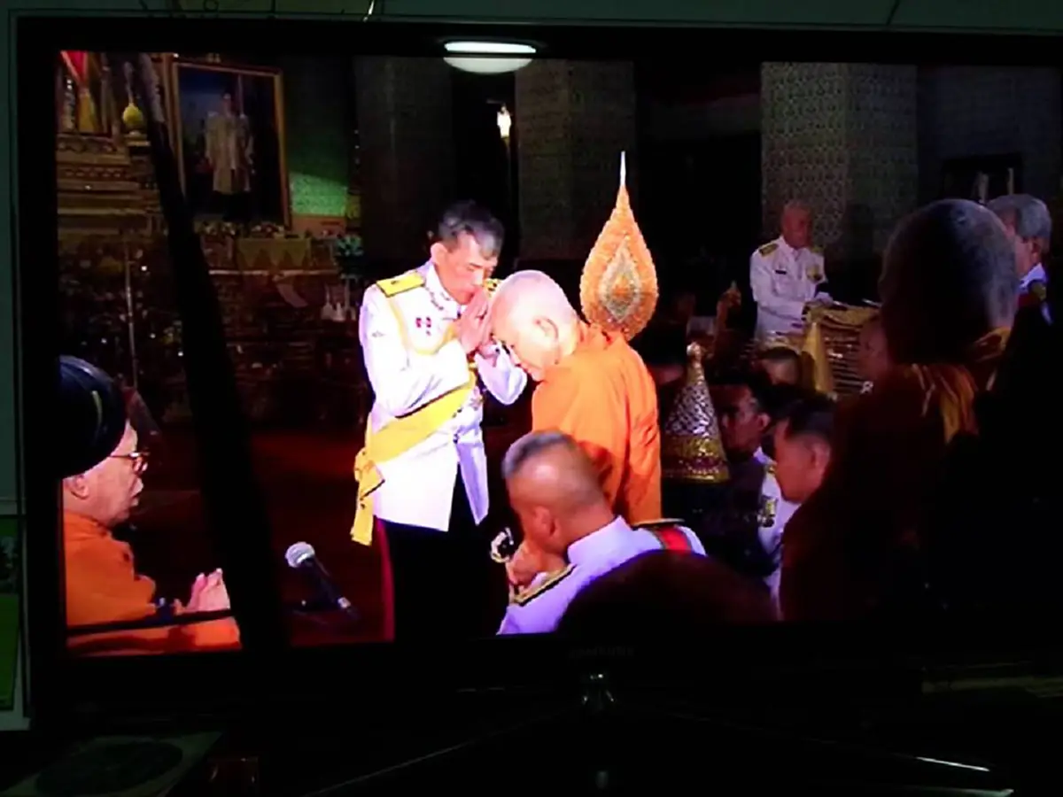 สมเด็จพระเจ้าอยู่หัวมหาวชิราลงกรณ บดินทรเทพยวรางกูร โปรดเกล้าฯสถาปนา "พระพรหมคุณาภรณ์" ขึ้นเป็น "สมเด็จพระพุทธโฆษาจารย์ " (ชมภาพ)