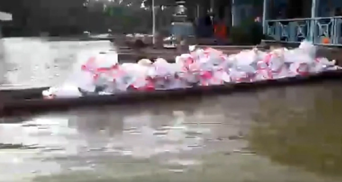 อนุโมทนา..สาธุ!! ชาวบ้านตื้นตัน"หลวงปู่พุทธะอิสระ" มีเมตตา ลุยฝ่าน้ำท่วมลึกหลายจุดนครศรีฯนำสิ่งของมอบถึงมือแบ่งเบาภาระหน่วยงานรัฐ !?! (คลิป)