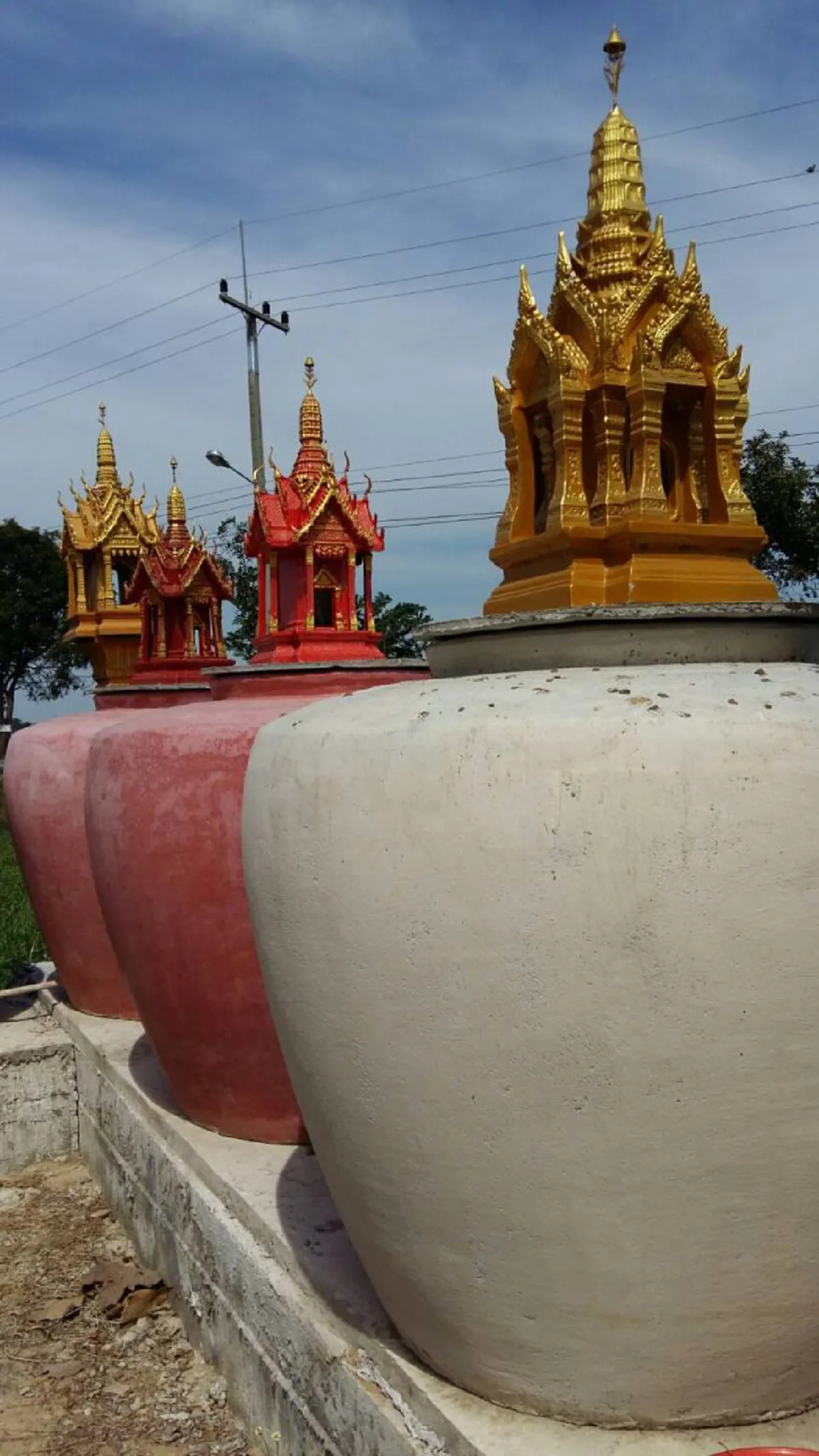 ทีนิวส์ลงพื้นที่วัดโพธิ์ทองนอก หลังใบปลิวว่อน"ศาลพระภูมิเก่า ไม่ต้องวิ่งหาที่ทิ้ง" เจ้าอาวาสมีวิธีจัดการพร้อมเผยแนวคิดที่น่าทึ่ง!!(คลิป)