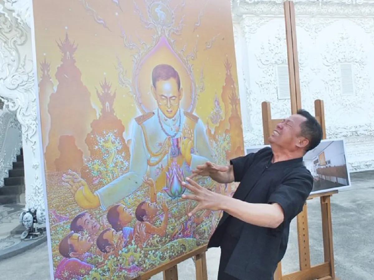 แทบขาดใจ!!!..."อ.เฉลิมชัย"โวยศาลากลางจ.แพร่ ปล่อยภาพวาดทรงคุณค่า"ในหลวง ร.9"เสียหาย...ลั่น!!หากไม่รู้คุณค่าทางศิลปะจะมอบให้คนอื่นดูแล!!!