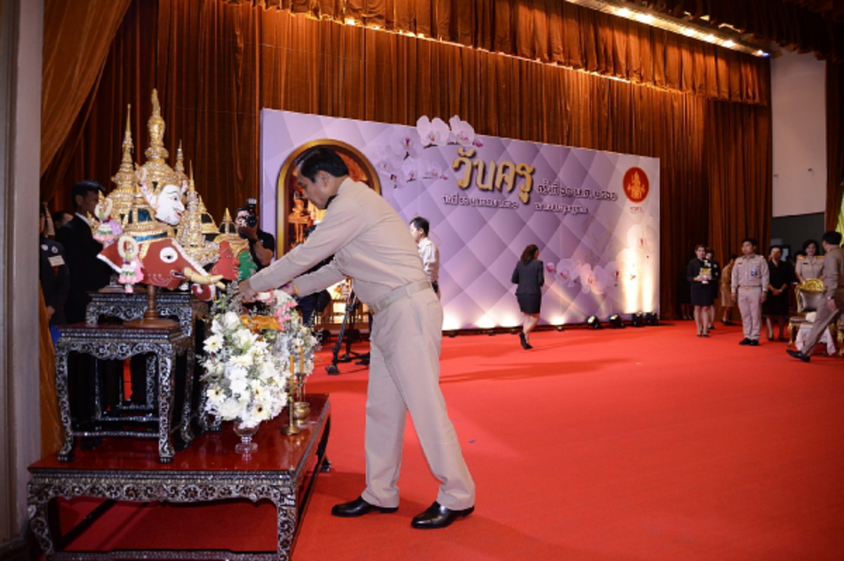 ปฏิรูปให้กับเด็ก !!! "พล.อ.ประยุทธ์" ฝากข้อคิดให้ครู ...พัฒนากระบวนการคิด ให้เกิดประโยชน์ต่อสังคม (รายละเอียด)