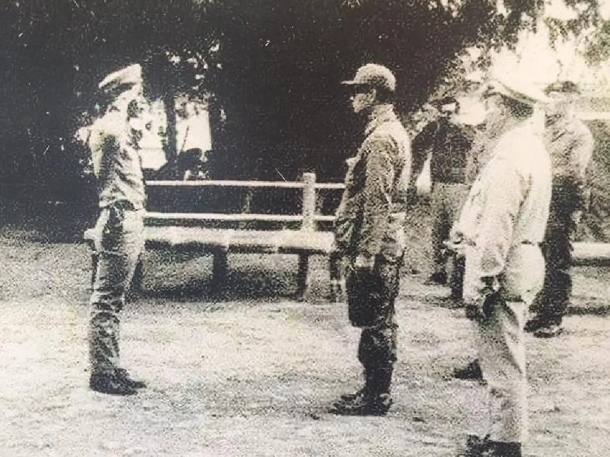 ยังอยู่ในความทรงจำ...ตามรอยพระบาท "ในหลวง ร.9" เมื่อครั้ง เสด็จเยี่ยมฐานทหาร ท่ามกลางการถูกผู้ก่อการร้ายคอมมิวนิสต์โจมตี (ชมภาพ)