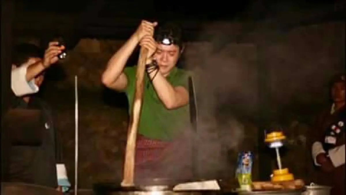 เผยภาพสุดประทับใจ !!!! พระราชกรณียกิจ "สมเด็จพระราชาธิบดีจิกมี " แห่งภูฏาน ...เข้าครัว ติดดิน พระจริยวัตรงามไม่เปลี่ยน (มีภาพ)