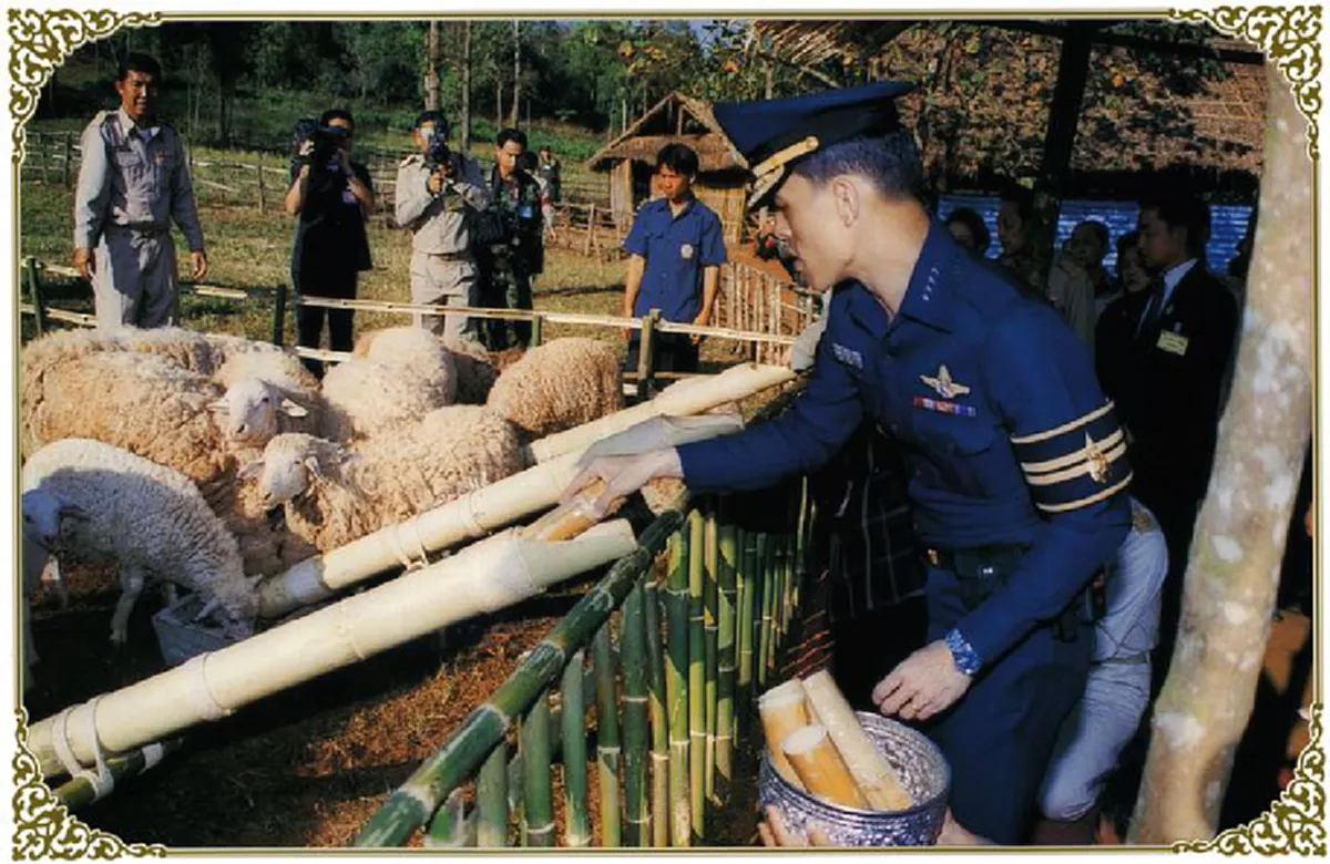 รวม 32 เรื่องราวประทับใจ สมเด็จพระบรมโอรสาธิราชฯ ทรงปฏิบัติพระราชกรณียกิจเพื่อทรงแบ่งเบาพระราชภาระของในหลวง รัชกาลที่ 9 (ภาพชุด+รายละเอียด)