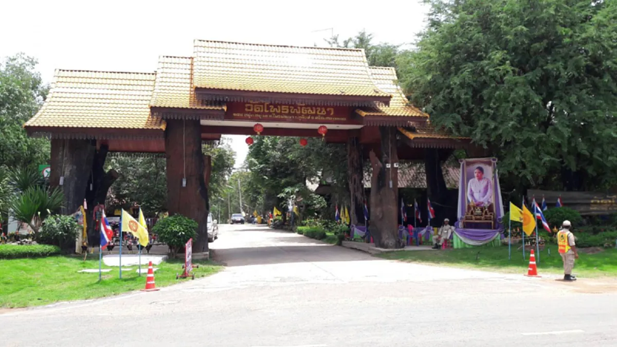 "บารมีหลวงปู่สรวง"สุดระทึกเครื่องบินดับกลางอากาศนายทหารหนุ่มคว้าเหรียญรุ่นสุดท้ายปี 43 รอดตายปาฏิหารย์ ( ชมคลิป- ภาพ )