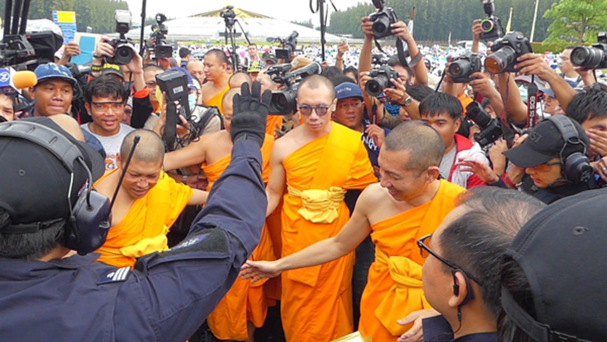 ลุ้นระทึก!!! ตชด.อาจร่วมปฏิบัติการ บุกวัดพระธรรมกาย พร้อมดีเอสไอ ตามกำหนดหมายค้น ซึ่งวันนี้เป็นวันสุดท้าย!!!
