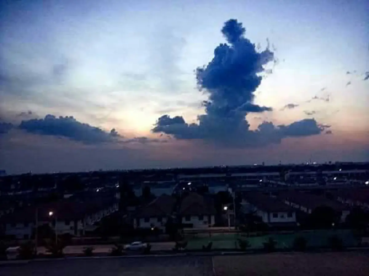 เผยภาพลายเส้น จากปรากฏการณ์บนท้องฟ้า สู่จินตนาการที่ทำเอาน้ำตาคลอ สมเด็จย่ามารับพ่อหลวง ร.9