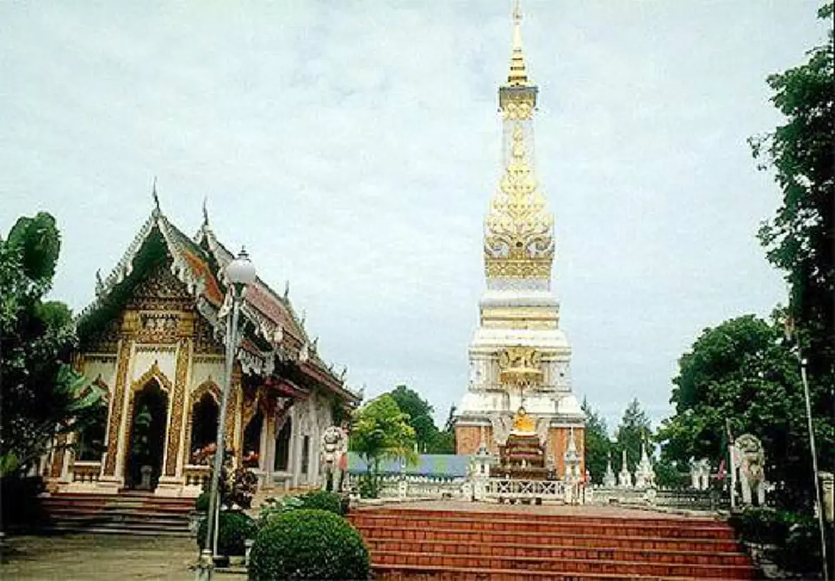 สาธุเด้อสาธุ!! ปาฏิหาริย์!! "ฟ้าผ่าพระธาตุพนม จนล้ม" สิ่งศักดิ์สิทธิ์คู่บ้านคู่เมืองและเป็นศูนย์รวมใจของ"ชาวอิสาน" อยู่ดีมีแฮงเด้อ สาธุๆ!!