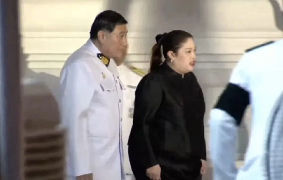 "พระองค์เจ้าสิริภาจุฑาภรณ์"  เสด็จพร้อม พระบิดา "น.อ.วีระยุทธ" สวดพระอภิธรรมพระบรมศพ