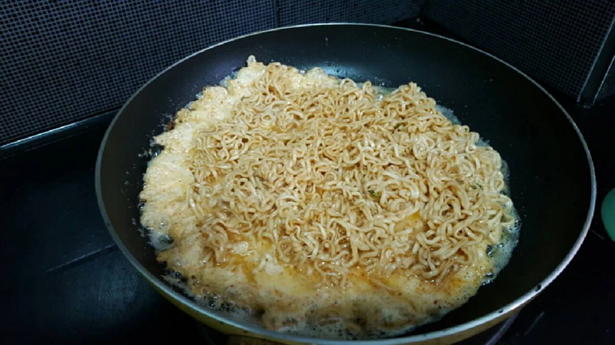 ท่าทางจะแซ่บ!?  "มาม่าไข่เจียว"   เมนูธรรมดาที่ไม่ต้องเสียเวลาหาวัตถุดิบ แถมลองได้ทำกินแล้วรับรองเลย "ฟินเฟร่อ"