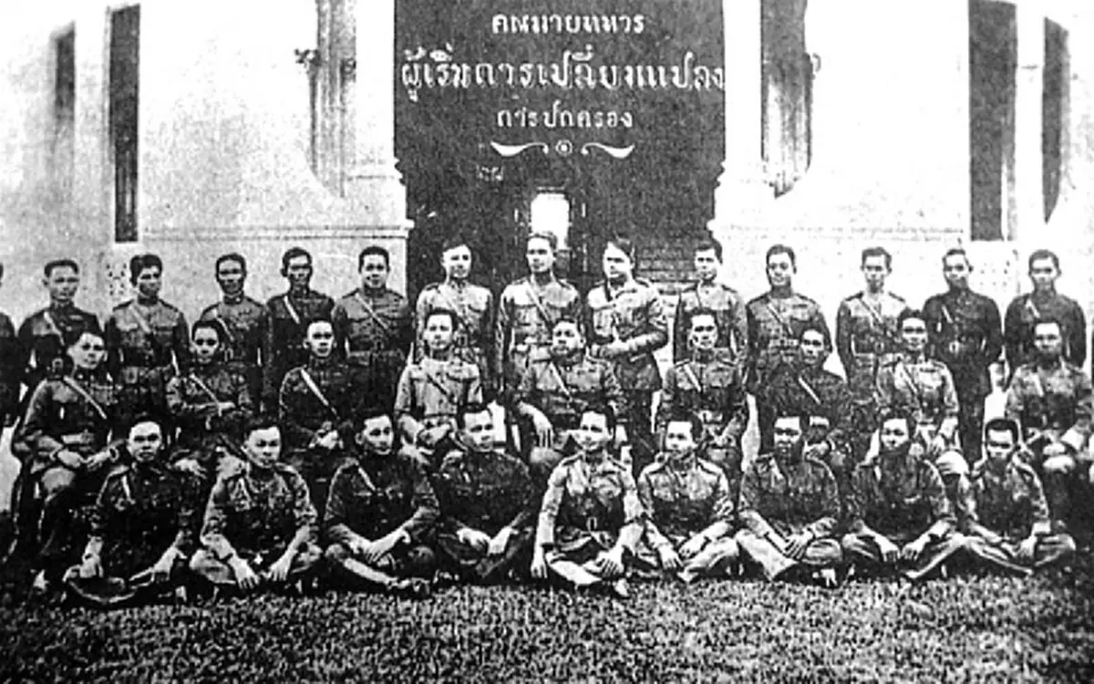 ประชาธิปไตยจอมปลอมของคณะราษฏ์!! เปิดพระราชบันทึก ร.7 ในวันเปลี่ยนแปลงการปกครอง 2475 กับความรู้สึกโทมนัสอย่างยิ่งเมื่อพระองค์ถูกใส่ร้ายป้ายสี