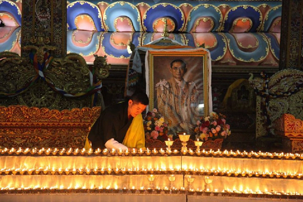 กษัตริย์จิกมี แห่งภูฏาน ทรงยกย่อง "ในหลวง" คือกษัตริย์ผู้อุทิศพระวรกายเพื่อความสุขของพสกนิกร