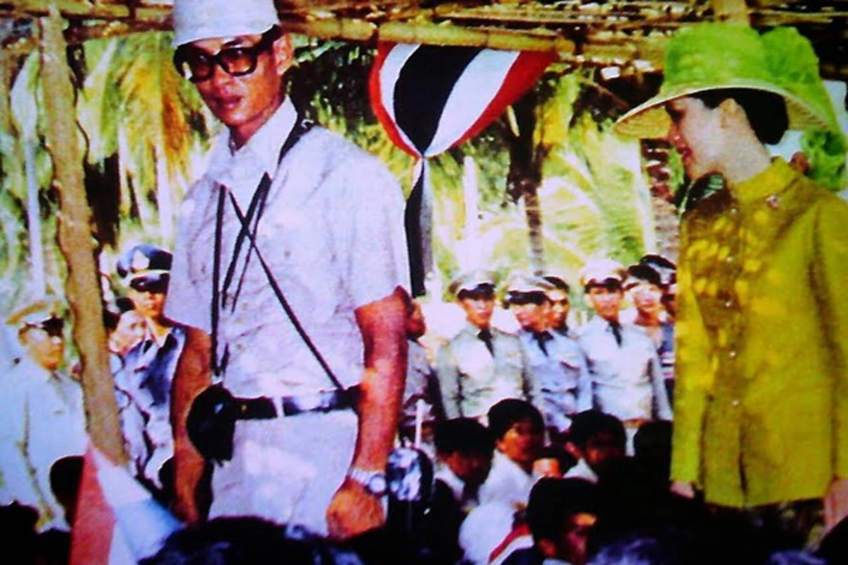 เกิดเรื่องอัศจรรย์อีกแล้ว!!! กรมที่ดินแจ้งหลักฐานใหม่"ในหลวง ร.9"เคยพระราชทานที่ดิน ปี 2519 ชาวเลเกาะพีพีนำพิสูจน์สิทธิ์สู้นายทุนรุกยึดครอง