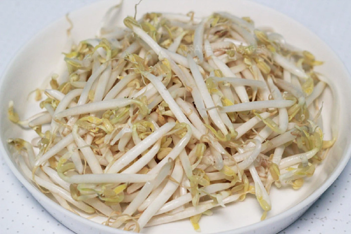 ตำราทำ "ผัดถั่วงอกเสวย" เมนูง่ายๆ ที่พ่อทรงโปรด จากสูตรที่ห้องเครื่องต้นไทยปรุงถวายในหลวง ร.๙