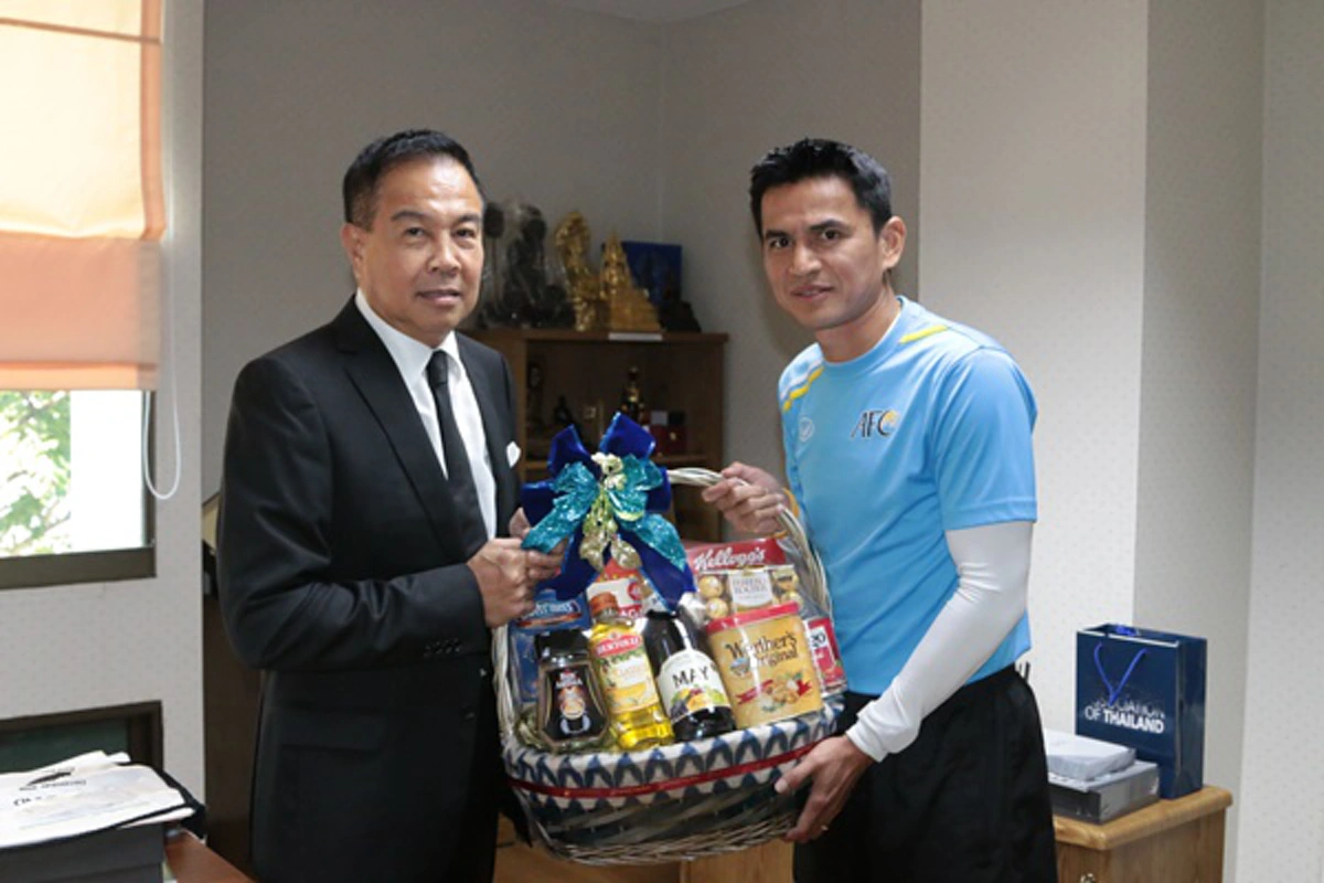 ลือลั่น..สนั่นวงการ! จากความไม่ชัดเจนในสัญญาใหม่ "ทีมชาติไทย "  ทำให้ "ซิโก้" เตรียมผันตัวนั่งผู้บริหารสโมสร"ไทยลีก" (รายละเอียด)