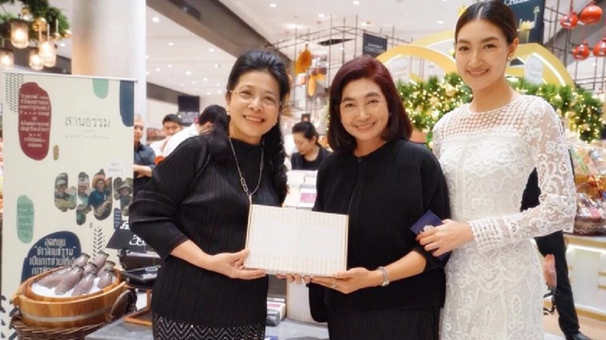 โอ้โห!!! "เจ๊หน่อย" โพสต์คู่ "แพนเค้ก" ชวนซื้อข้าวสารธรรม บอกผลิตด้วยหัวใจคุณธรรมชาวนาผู้รักษาศีล 5 ที่พร้อมใจ ลด ละ เลิก ใช้ปุ๋ย-ยาฆ่าแมลง!