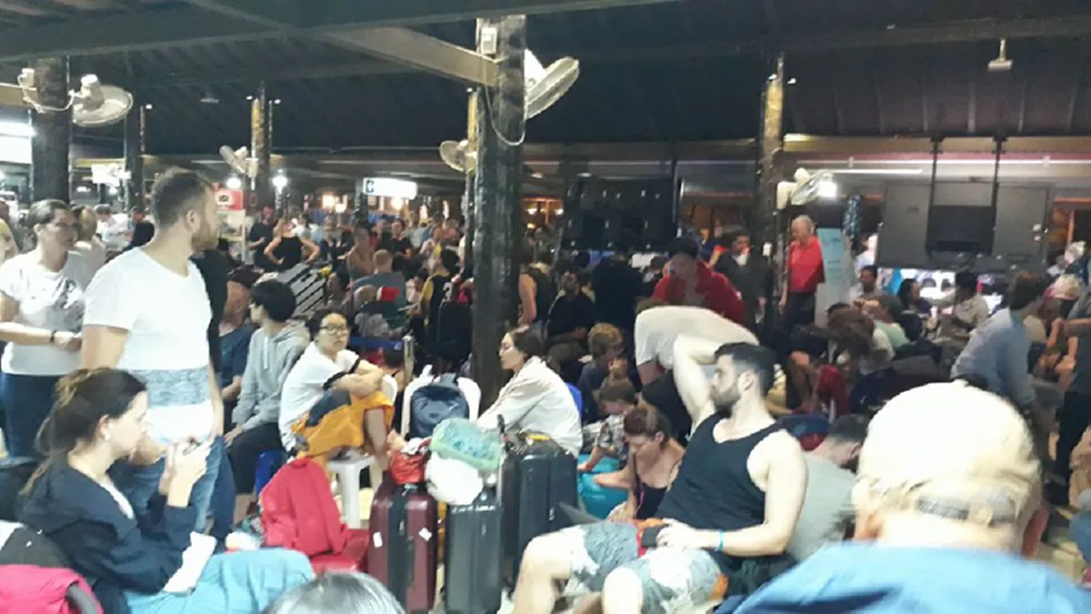 ด่วน!!! เครื่องบินบินไปนครศรีธรรมราช ต้องบินตีกลับกรุงเทพฯด่วนที่สุด หลังอากาศแปรปรวนรุนแรง รันเวย์น้ำท่วมเต็มพื้นที่