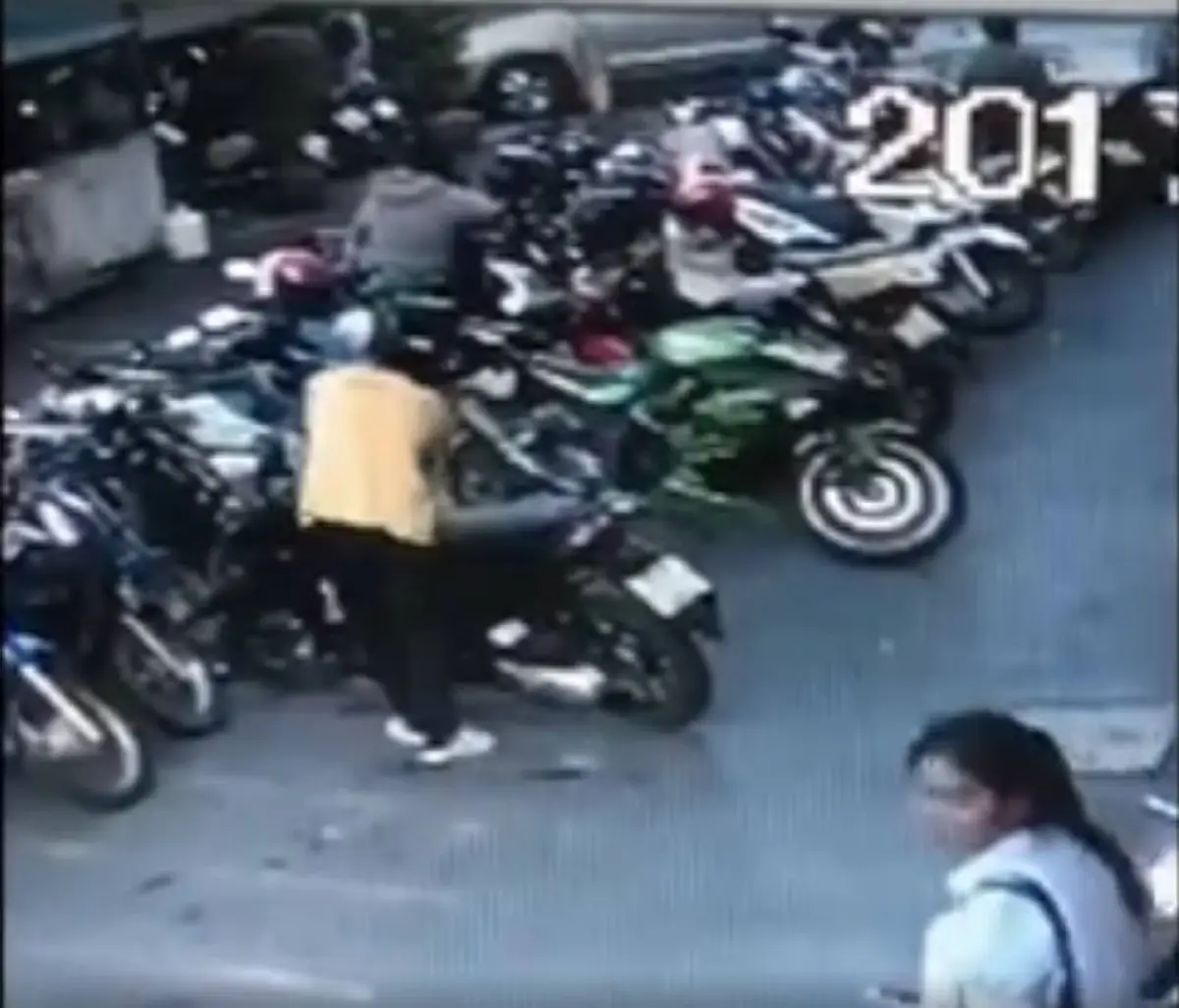 เรามาถึงจุดนี้ได้อย่างไร!?! วินาทีคนร้ายฉก "โตเกียว-ไก่ทอด" แถมทิ้งของต่างหน้าให้ดู เจ้าของกลับมาดูถึงกับเฮ้ย...ขอบคุณนะแก!! (ชมคลิป)