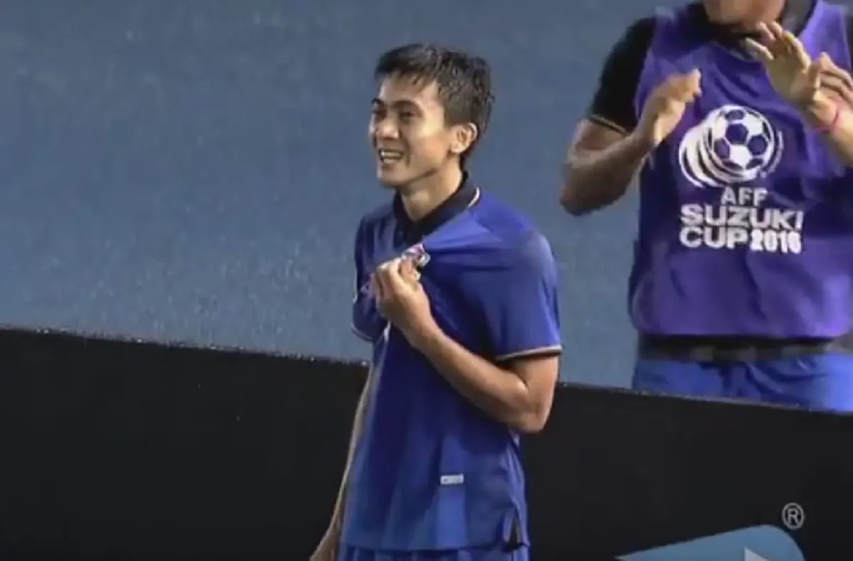 เกมเเห่งชัยชนะ!! ไปชมคลิปไฮไลต์ "ซูซูกิคัพ"  "ทัพช้างศึก" ปราบ "ฟิลิปปินส์" 1-0 (มีคลิป)