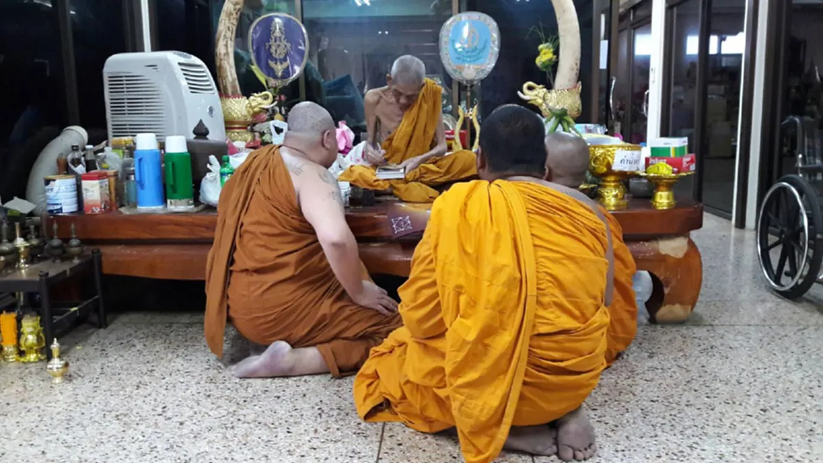 กราบสาธุๆ!!!บารมี "หลวงพ่อเพิ่ม" วัดป้อมแก้วพระสุปฏิปันโนแห่งเมืองอโยธยาสุดยอดพระเกจิระดับแนวหน้าที่สาธุชนให้ความเคารพศรัทธา!!! (ภาพ)