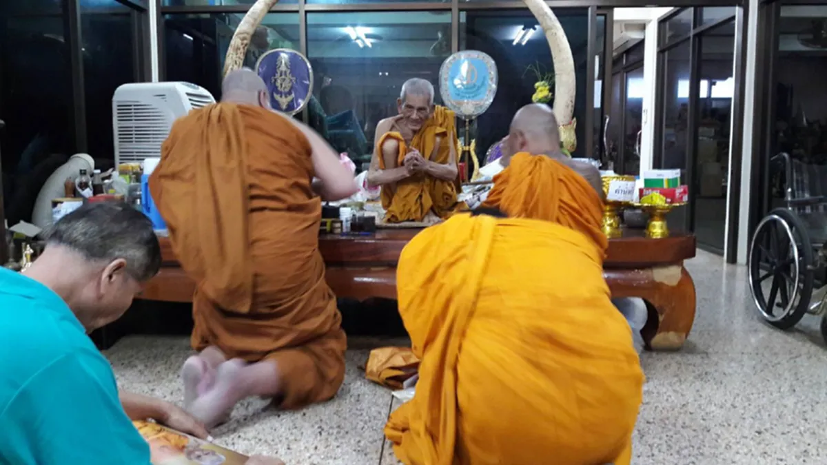 กราบสาธุๆ!!!บารมี "หลวงพ่อเพิ่ม" วัดป้อมแก้วพระสุปฏิปันโนแห่งเมืองอโยธยาสุดยอดพระเกจิระดับแนวหน้าที่สาธุชนให้ความเคารพศรัทธา!!! (ภาพ)