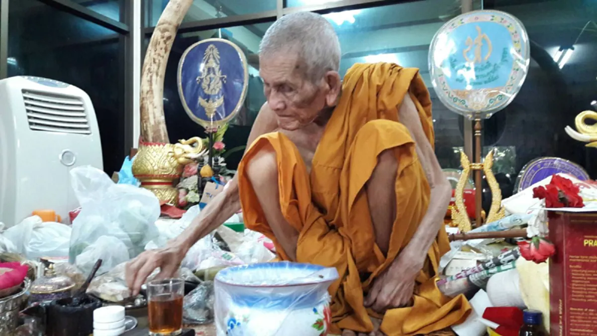 กราบสาธุๆ!!!บารมี "หลวงพ่อเพิ่ม" วัดป้อมแก้วพระสุปฏิปันโนแห่งเมืองอโยธยาสุดยอดพระเกจิระดับแนวหน้าที่สาธุชนให้ความเคารพศรัทธา!!! (ภาพ)