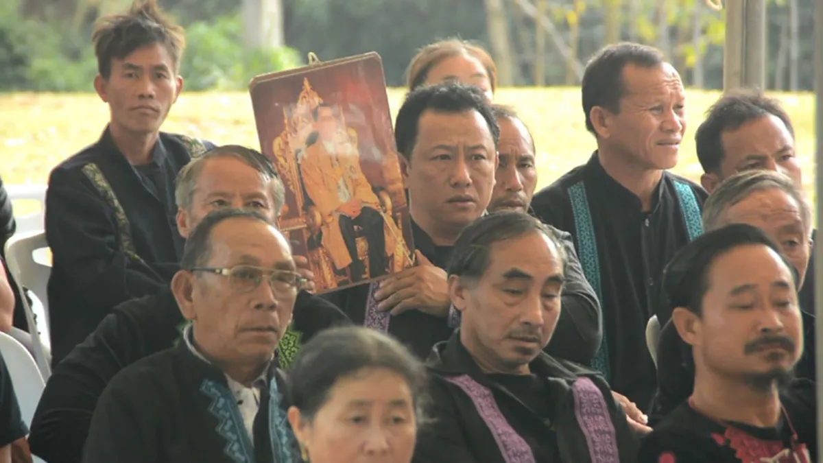 เศร้า สุดหัวใจ!! ชาวไทยภูเขา 3 จังหวัด ร่วมประกอบพิธีกรรม ถวายอาลัยส่งดวงพระวิญญาณ เสด็จฯ สู่สวรรคาลัย..