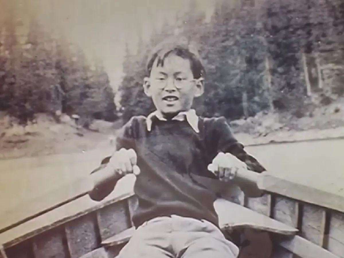 ย้อนอดีต ชุดฉายในโรงภาพยนตร์... "เพลงสรรเสริญพระบารมี" ที่ฉายในโรงภาพยนตร์และหนังกลางแปลงในอดีต รัชกาลที่ ๙ (ชมคลิป)