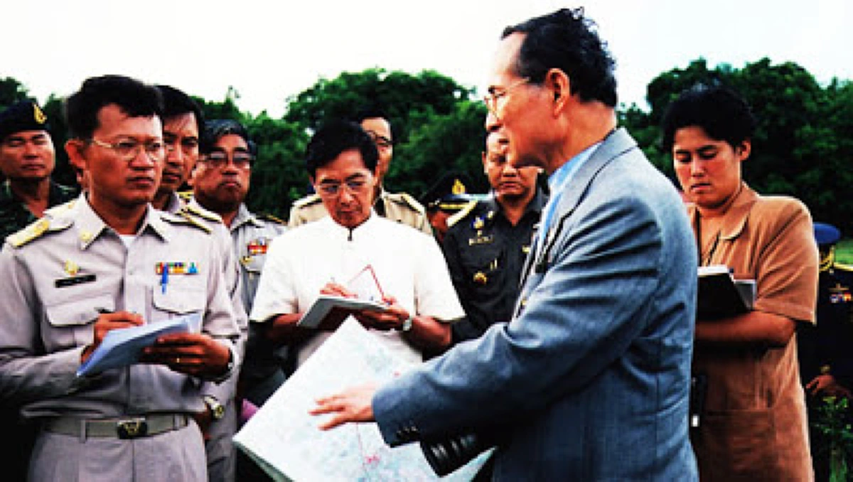 จากอ.หาดใหญ่ ถึง เมืองชุมพร พระมหากรุณาธิคุณในหลวง ร.๙ ที่ซาบซึ้งมาถึงทุกวันนี้ ทำไมน้ำถึงไม่ท่วม นี้แหละอัจฉริยภาพของพระองค์