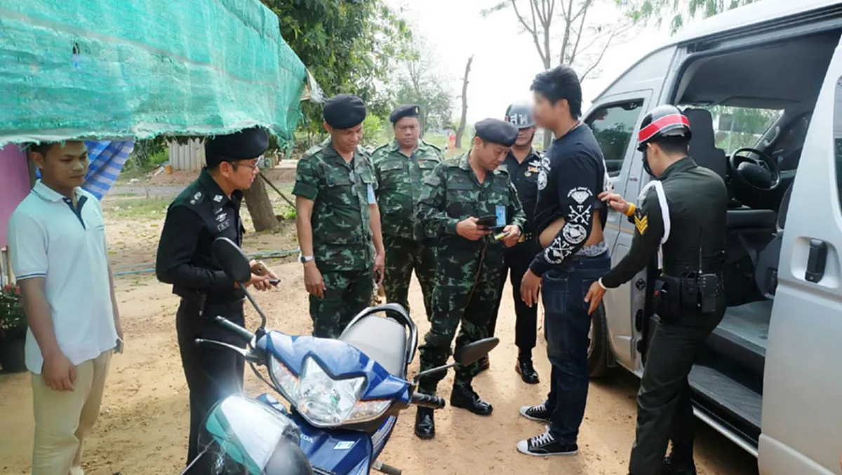 คาหนังคาเขา!! รวบ "แก๊งเงินกู้โหด" เครือข่าย "เก่งชินลาภ" ขณะกำลังทวงหนี้แม่ค้า ชาวบ้านสุดเซ็งสาวไม่เคยถึงนายทุน!!