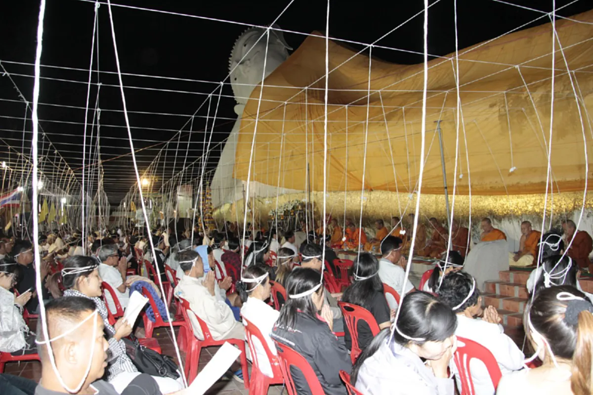ฮือฮา!! "วัดสะตือ กรุงเก่า" จัดโปรฯร้อนแรง คนร่วมสวดมนต์ข้ามปี แถมได้ผลดีเกินคาด คนแห่เข้าวัดพุ่ง 5 พันคน!!