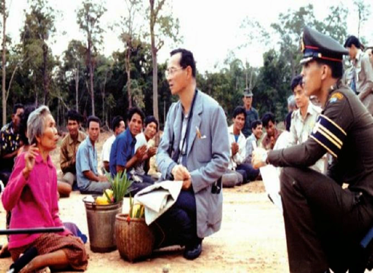 มีเรื่องอะไรบ้าง!!  ...ที่ทำให้ในหลวงรัชกาลที่ ๙ ทรงกลั้นพระสรวลไว้ไม่อยู่...