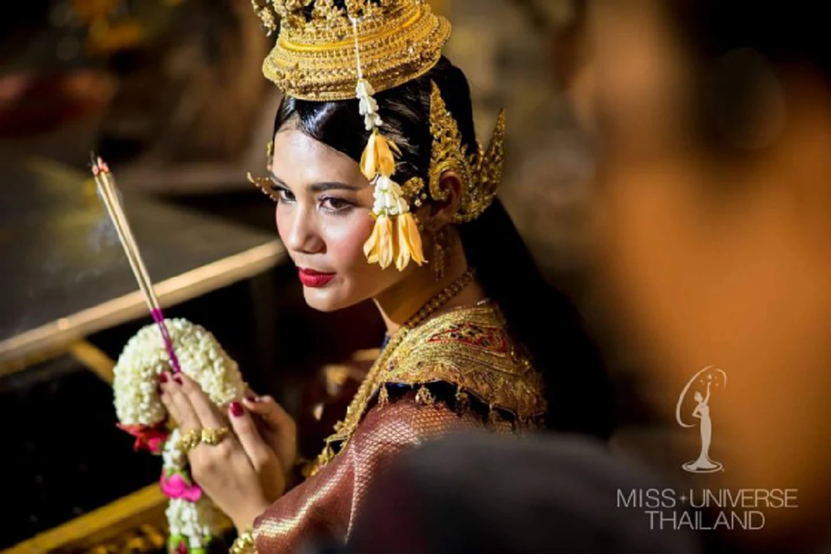 รอดูเลย! น้ำตาลจัดอีกรอบ รำแก้บนกลางเมืองกรุง! ย้อนชมคลิป เสน่ห์นางรำ ตอนได้ตำแหน่งมิสยูนิเวิร์ส ไทยแลนด์ งามหยดสะกดหัวใจ!