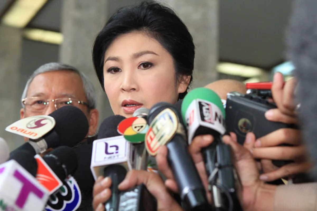 เหมือนจะรำพึงกับตัวเอง!!! "ยิ่งลักษณ์"  อวยพรปีใหม่ 2560 ขอคนไทยมีความสุข สำเร็จ และมีกำลังกายใจเข้มแข็งนำผ่านพ้นสถานการณ์อันไม่พึงประสงค์!!??!!