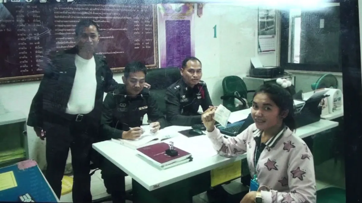 ขนลุกซู่!! "สาวอีสาน" ฝันประหลาด โร่ซื้อลอตเตอรี่วันหวยออก รวยเละรับปีใหม่ 6 ล้านบาท!!