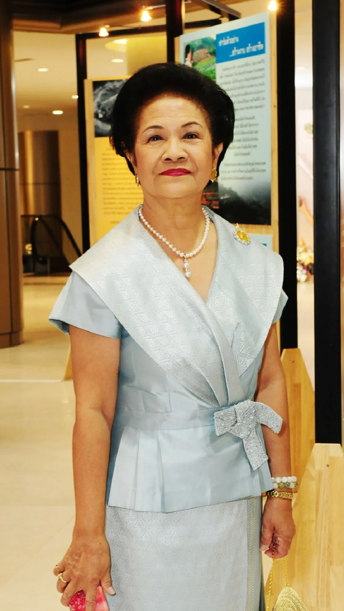 "ในหลวง รัชกาลที่ 10"  โปรดเกล้าฯ แต่งตั้ง"ท่านผู้หญิงรวิจิตร์"เป็นนางสนองพระโอษฐ์ในสมเด็จพระราชินีฯ