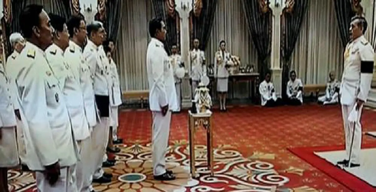 ดั่งแสงสว่างที่คุ้มครอง!!! ในหลวงรัชกาลที่10 ตรัสครม.ใหม่ ทำงานเพื่อประเทศ-ประชาชน ยึดพระราชดำริในหลวงร.9 จะเป็นแสงสว่างช่วยคุ้มครอง