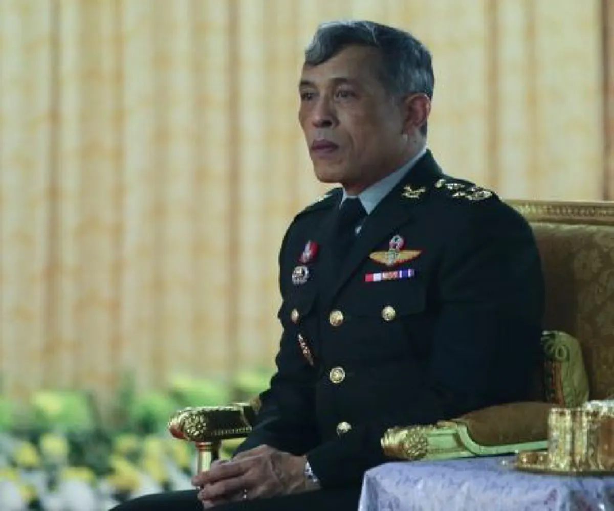 ทวยราษฎร์สุดปีติ..ทรงพระเจริญกึกก้อง!!ชาวกระบี่เฝ้าชมพระบารมี สมเด็จพระเจ้าอยู่หัวร. ๑๐ เสด็จฯแทนพระองค์  ในหลวง ร.๙ ทรงเปิดอาคารศาลากลางจังหวัดหลังใหม่ (ชมภาพ)