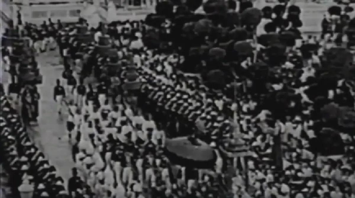 เป็นบุญตา!!! ศักดิ์สิทธิ์และสวยงาม "พระราชพิธีบรมราชาภิเษก" รัชกาลที่ ๗ ที่บันทึกโดยความร่วมมือของประเทศอังกฤษ และไทย หาชมได้ยากมาก (มีคลิป)