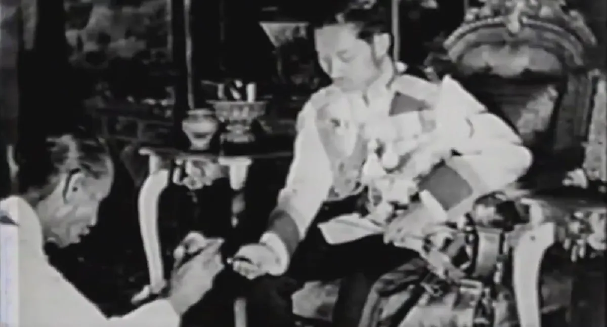 เป็นบุญตา!!! ศักดิ์สิทธิ์และสวยงาม "พระราชพิธีบรมราชาภิเษก" รัชกาลที่ ๗ ที่บันทึกโดยความร่วมมือของประเทศอังกฤษ และไทย หาชมได้ยากมาก (มีคลิป)